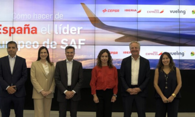 De izquierda a derecha, Carlos Gómez, CEO de Iberia Express; Carolina Martinoli, CEO de Vueling; Marco Sansavini, CEO de Iberia; Rosario Sánchez, secretaria de Estado de Turismo; Maarten Wetselaar, CEO de Cepsa y Margarita de Gregorio, CEO de BIOCIRC: Iberia.