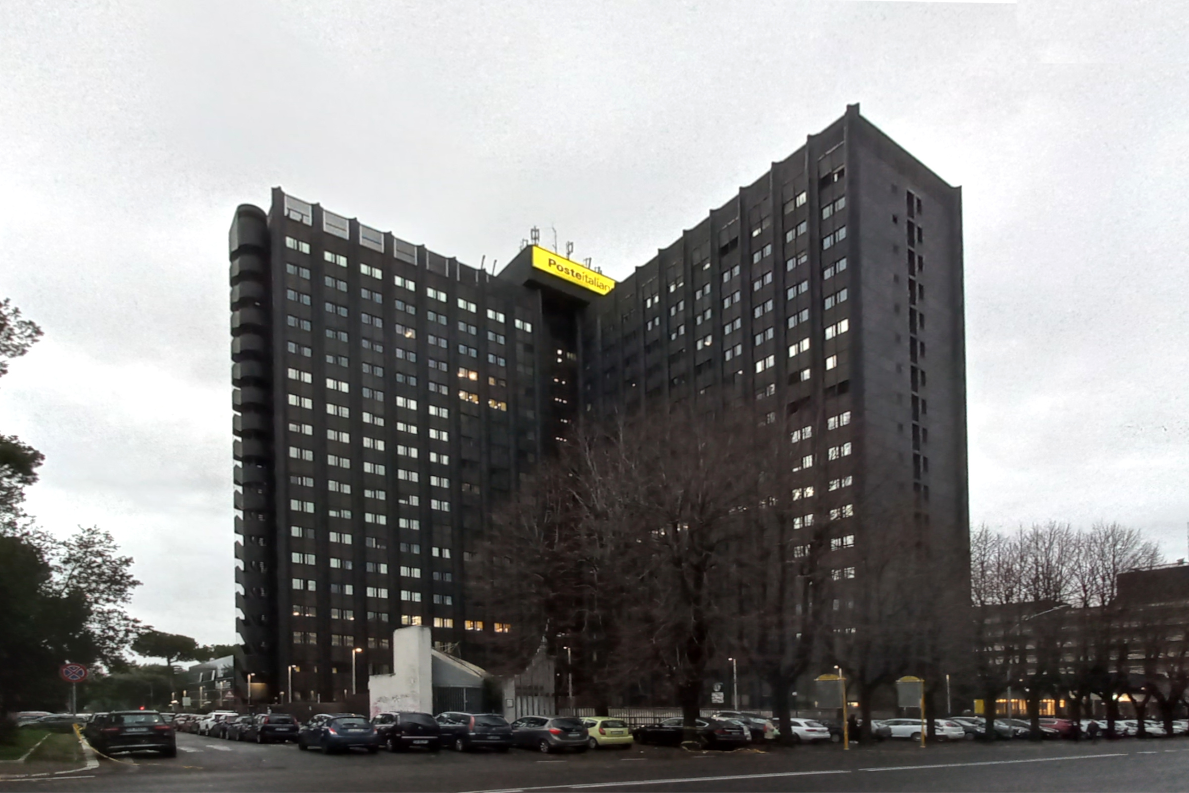 Edificio de Poste Italiane en Roma, italia