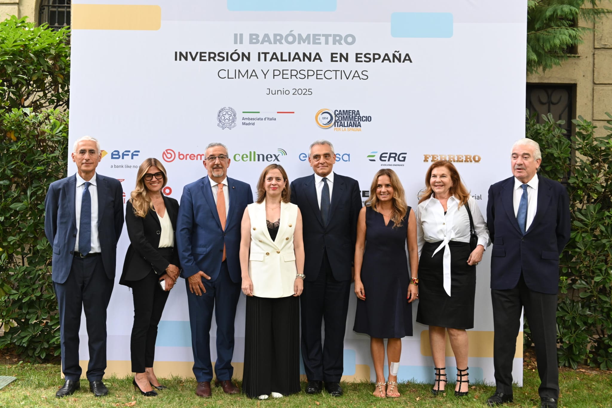 Roberto Mengucci, CEO Executive Advisor de Mundys; Antonella Sottero, CEO de Ferrero Ibérica; Marco Pizzi, presidente de la Cámara de Comercio e Industria Italiana para España; María Amparo López Senovilla, Secretaria de Estado de Comercio de España; Giuseppe Buccino Grimaldi, Embajador de Italia en España; Susana Sumelzo, Secretaria de Estado para Iberoamérica y el Caribe y el Español en el Mundo de España; Nicoletta Negrini, CEO de Negrini y Pepe Bogas, CEO de Endesa.