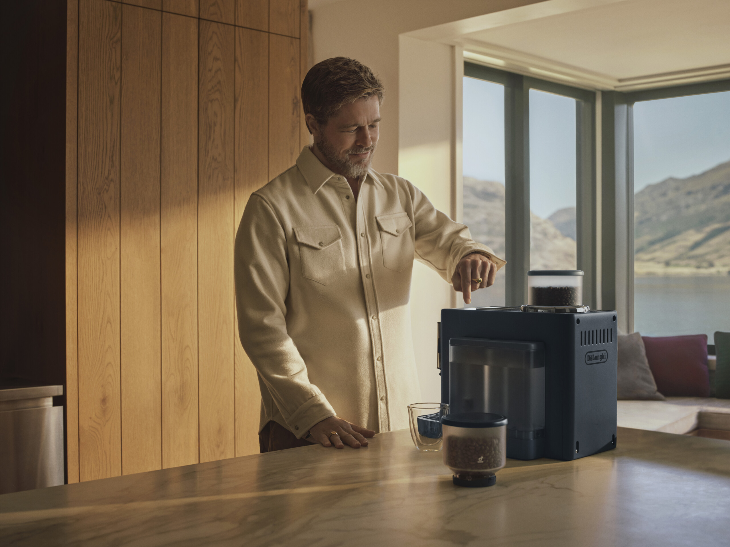 Brad Pitt y De’Longhi