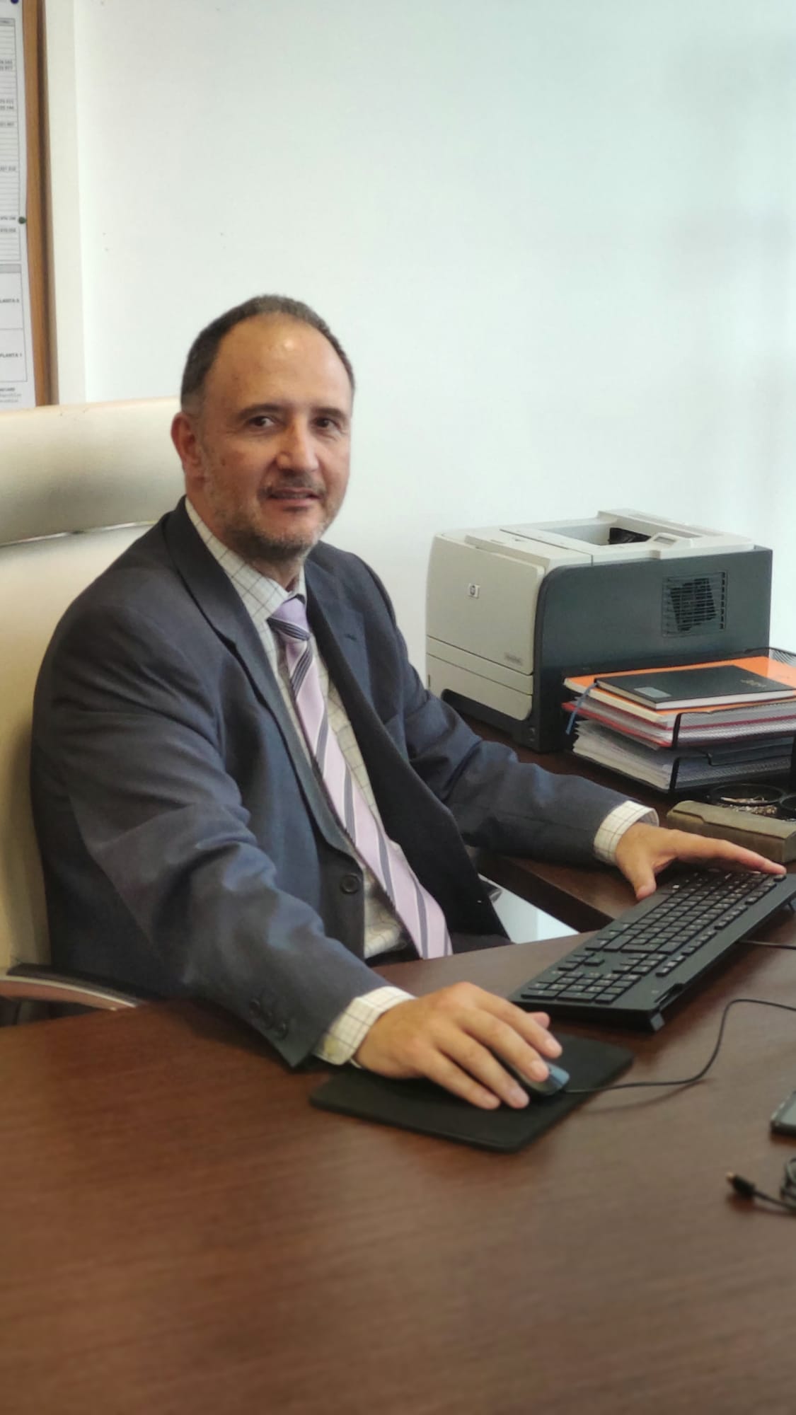 el director del Centro Nacional del Hidrógeno (CNH2), Emilio Nieto Gallego